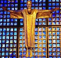 Hemmeter-Karl-Christus-Figur-Breitscheidplatz-Kaiser-Wilhelm-Gedaechtniskirche-neue-Kirche-Berlin-Germany